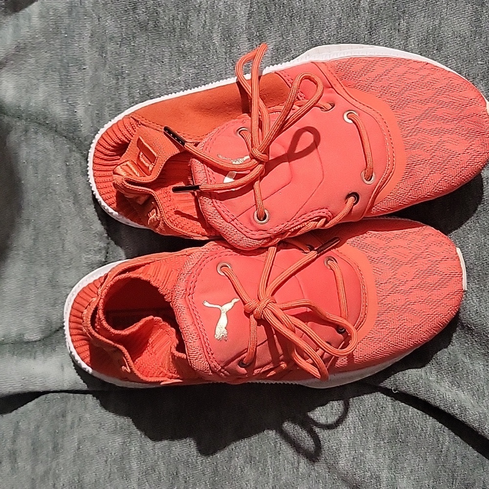 Puma coral athletic shoe size 7